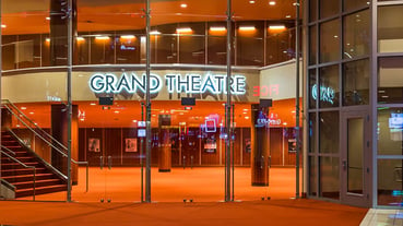 Entrance-to-Grand-Theatre-lobby-at-Grand-Sierra-Resort_640x360.jpg
