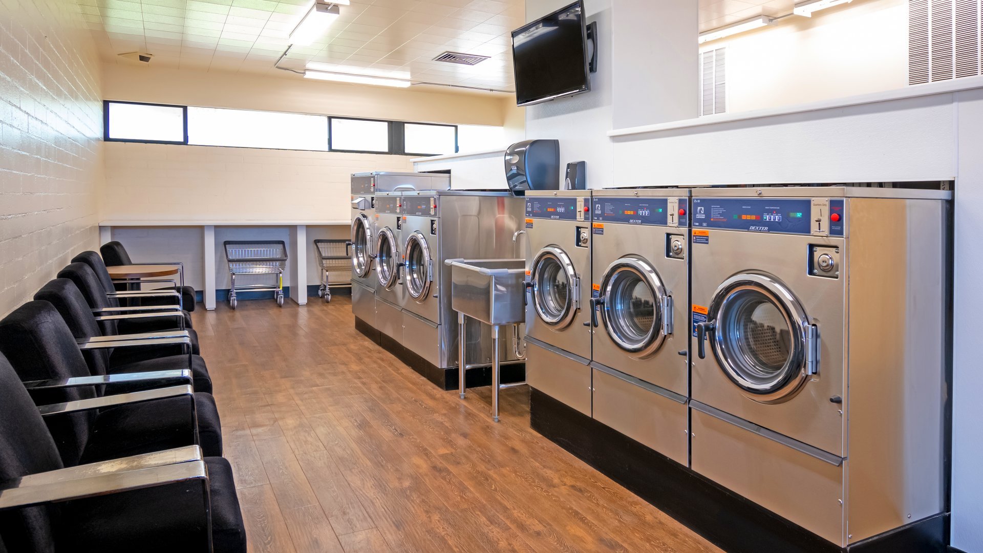 RV-Park-Laundry-Room-viw-of-seating-area-and-washing-machines_q085_1920x1080